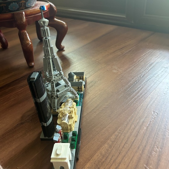 LEGO Architecture Paris Set 21044 - Picture 5 of 5